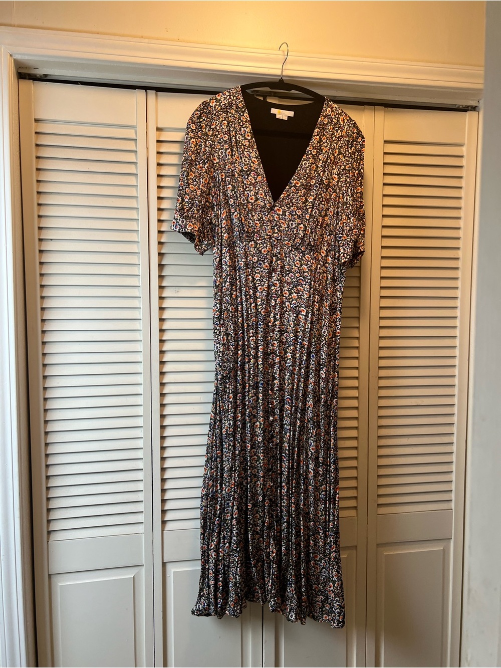 Boden l Classic l Elegant & Versatile Navy Floral V‑Neck Maxi Dress
